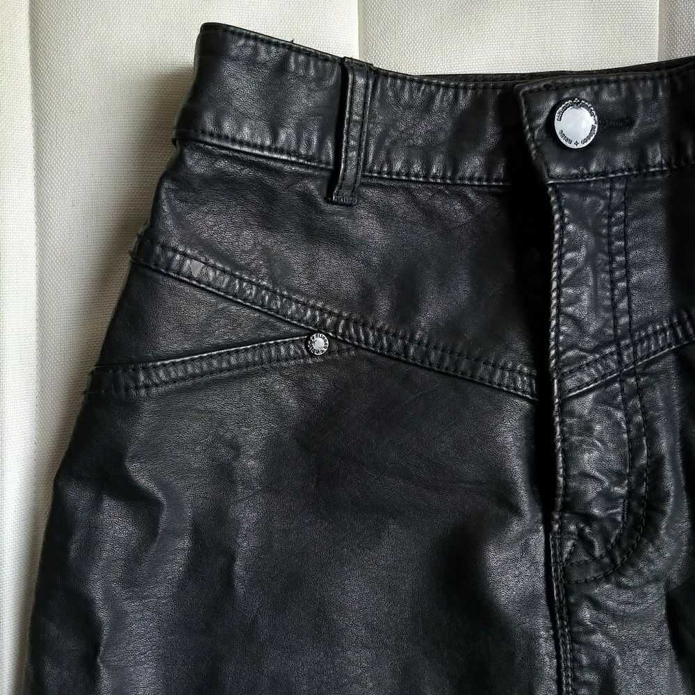 faux/vegan leather miniskirt 🔥
